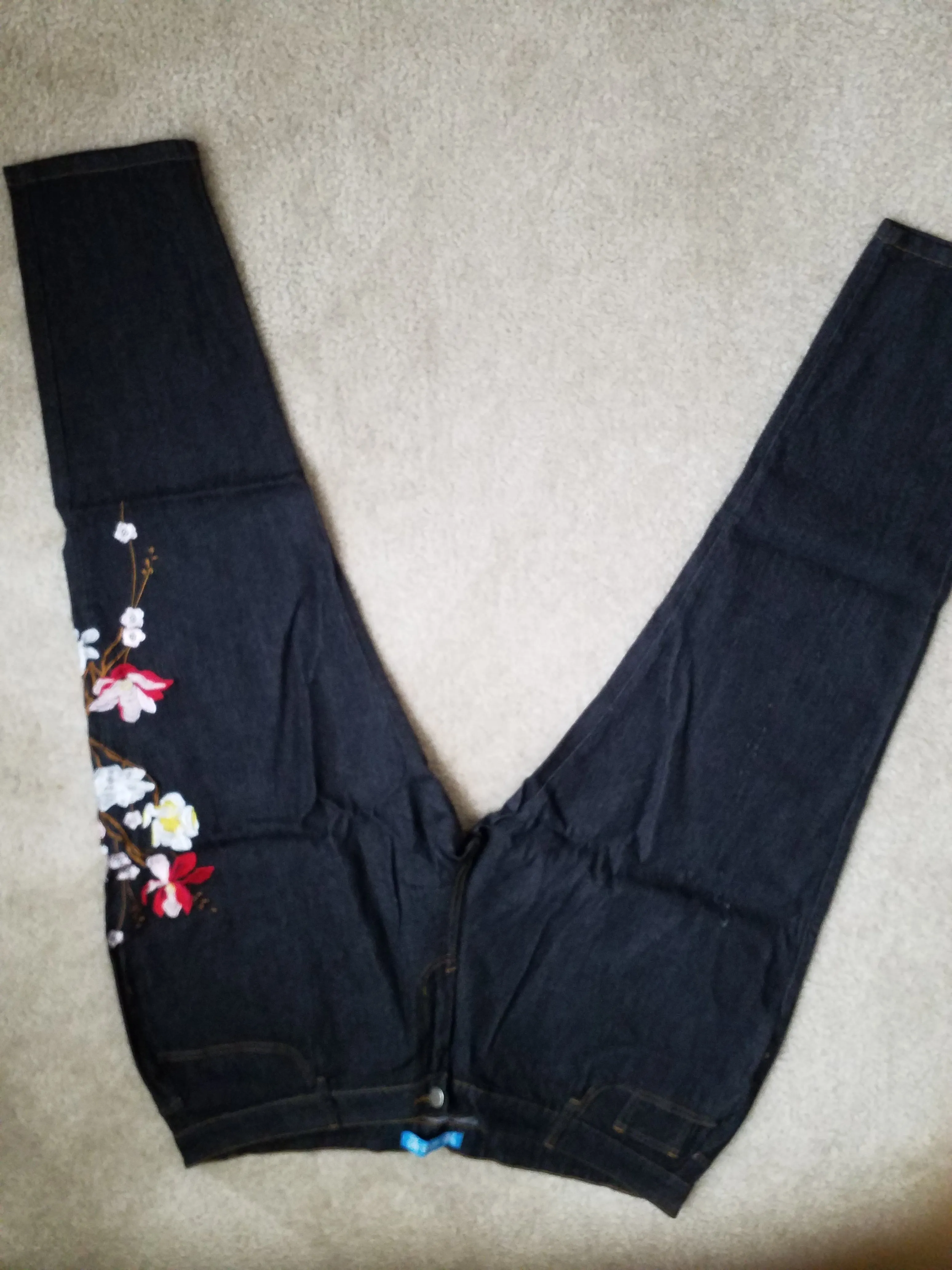 Women's Plus Size Crop Denim Pants- Embroidered Flowers