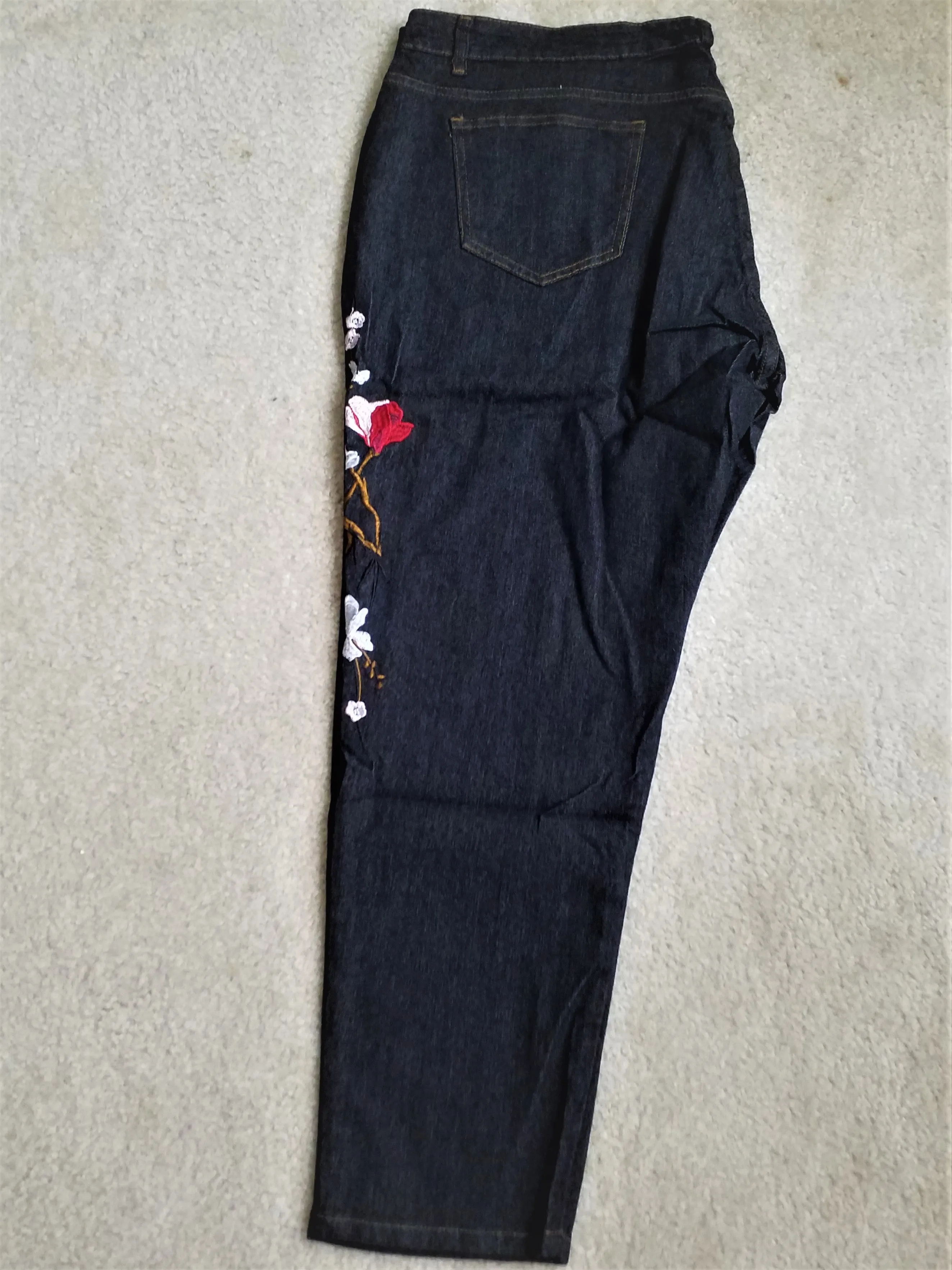 Women's Plus Size Crop Denim Pants- Embroidered Flowers