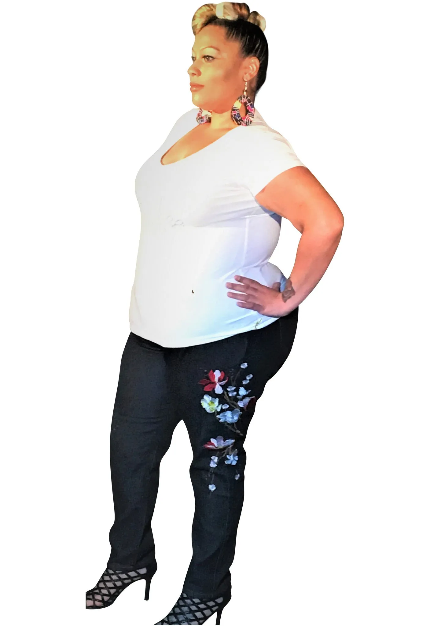 Women's Plus Size Crop Denim Pants- Embroidered Flowers